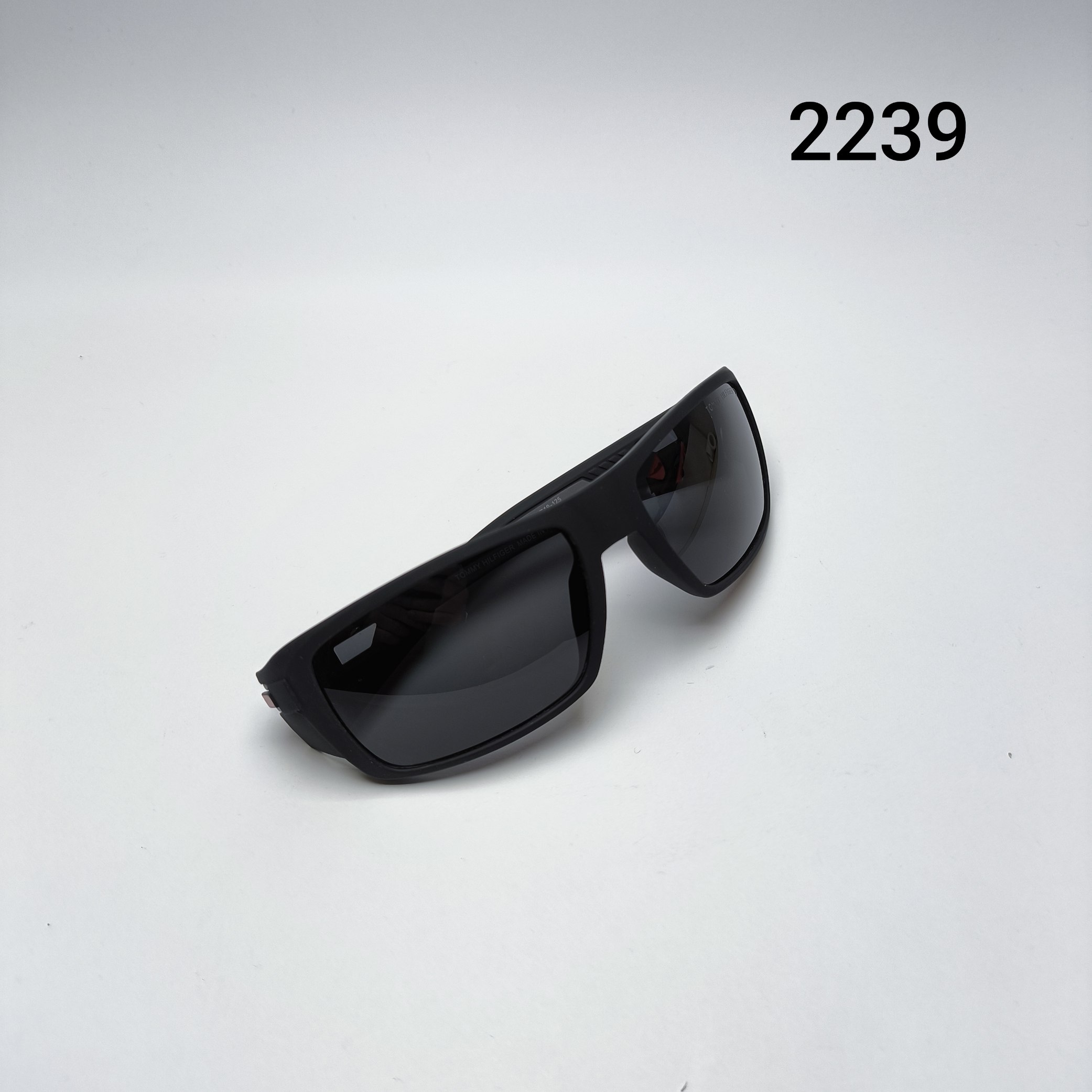 عینک آفتابی اسپرت پلاریزه تامی هیلفیگر Tommy Hilfiger مدل 2239