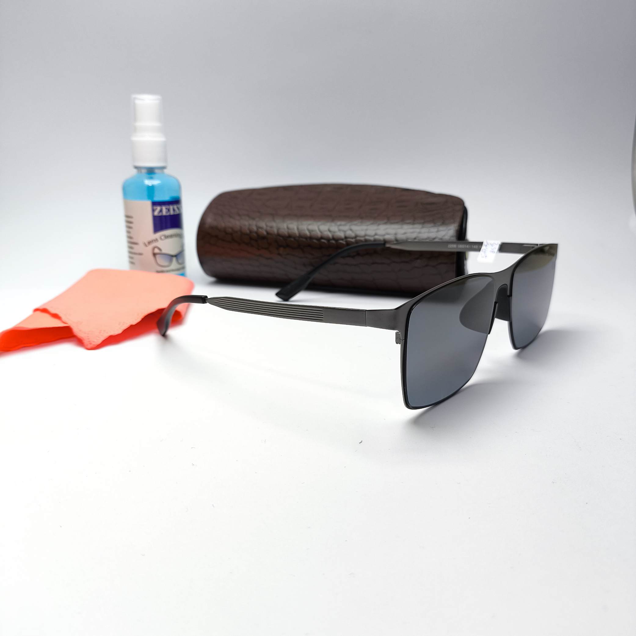 عینک آفتابی مردانه پلاریزه تیتانیوم نشکن آیس برلین Ice berlin مدل 2256