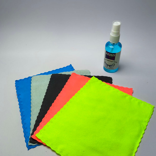 پک یک عدد دستمال پنبهای و یک عدد اسپری مخصوص عینک طبی و آفتابی