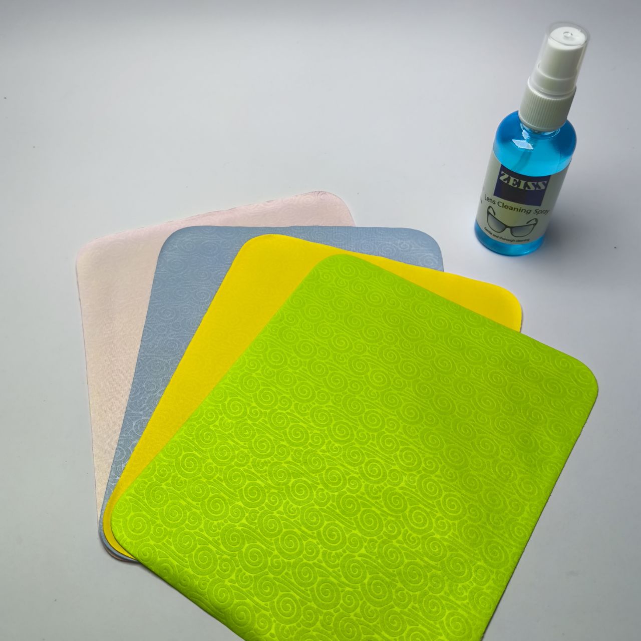 پک یک عدد دستمال نانو طرح دار و یک عدد اسپری مخصوص عینک طبی و آفتابی