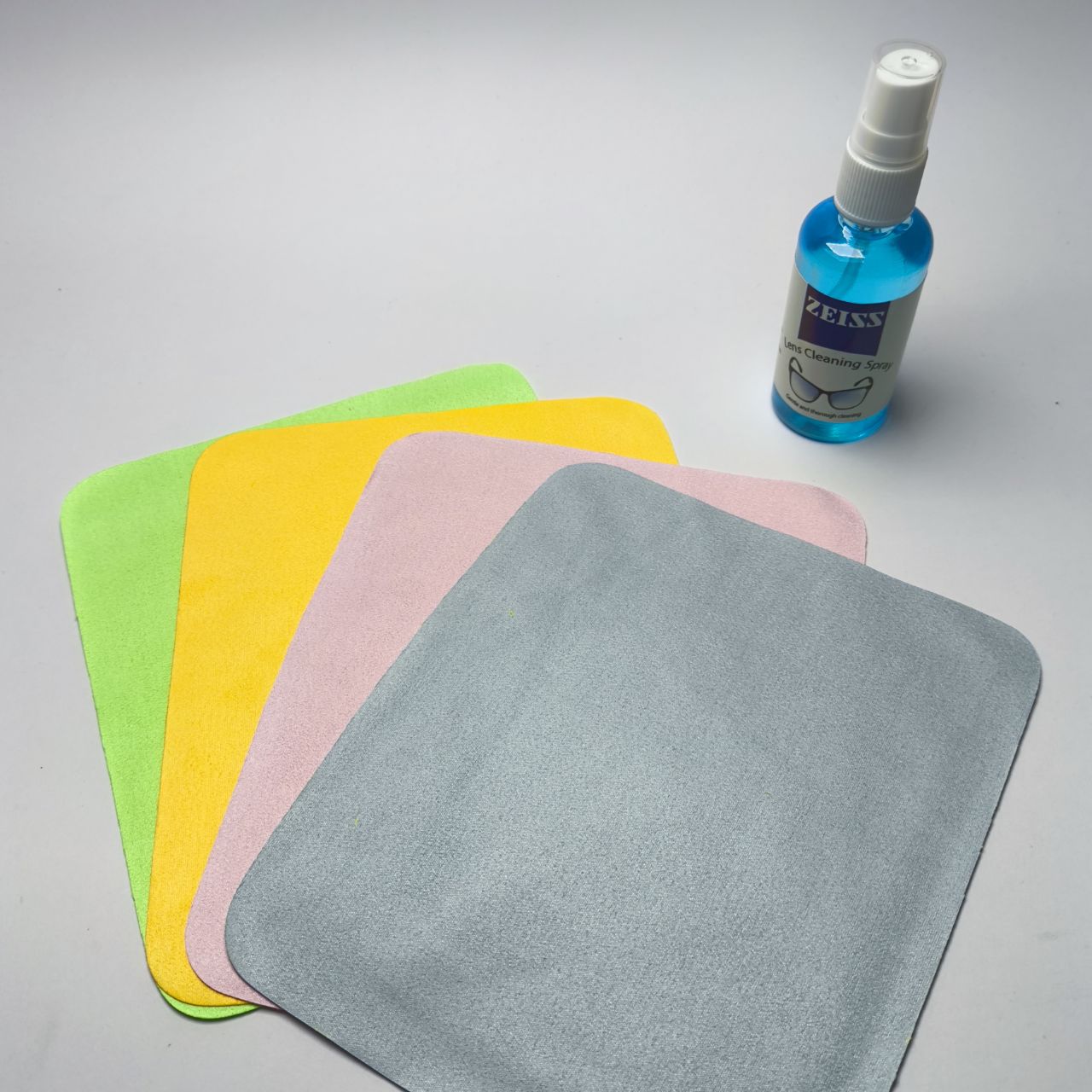 پک یک عدد دستمال ماکروفیبر نانو و یک عدد اسپری مخصوص عینک طبی و آفتابی