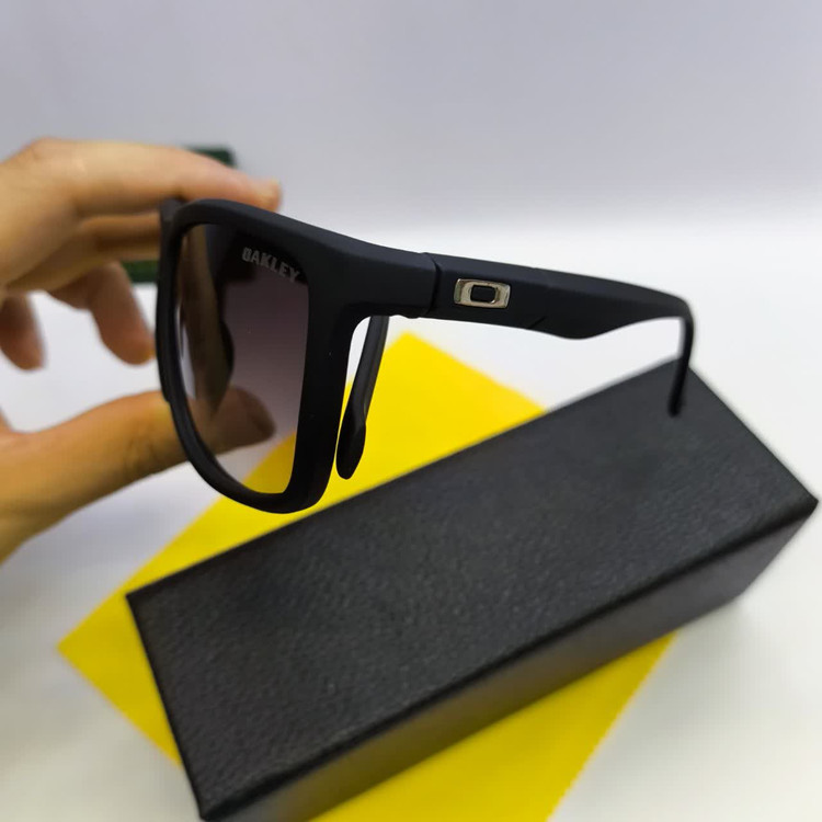 عینک آفتابی اسپرت ورزشی اکلی Oakley مدل 82842 بیس دار UV400